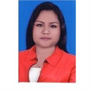 Profesor que imparte conocimiento y disciplina a niños de todas las edades